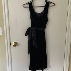 Gap black Velvet sleeveless dress perfect for parties and holidays